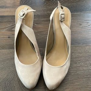 Nine West - Classic slingback nude pump
